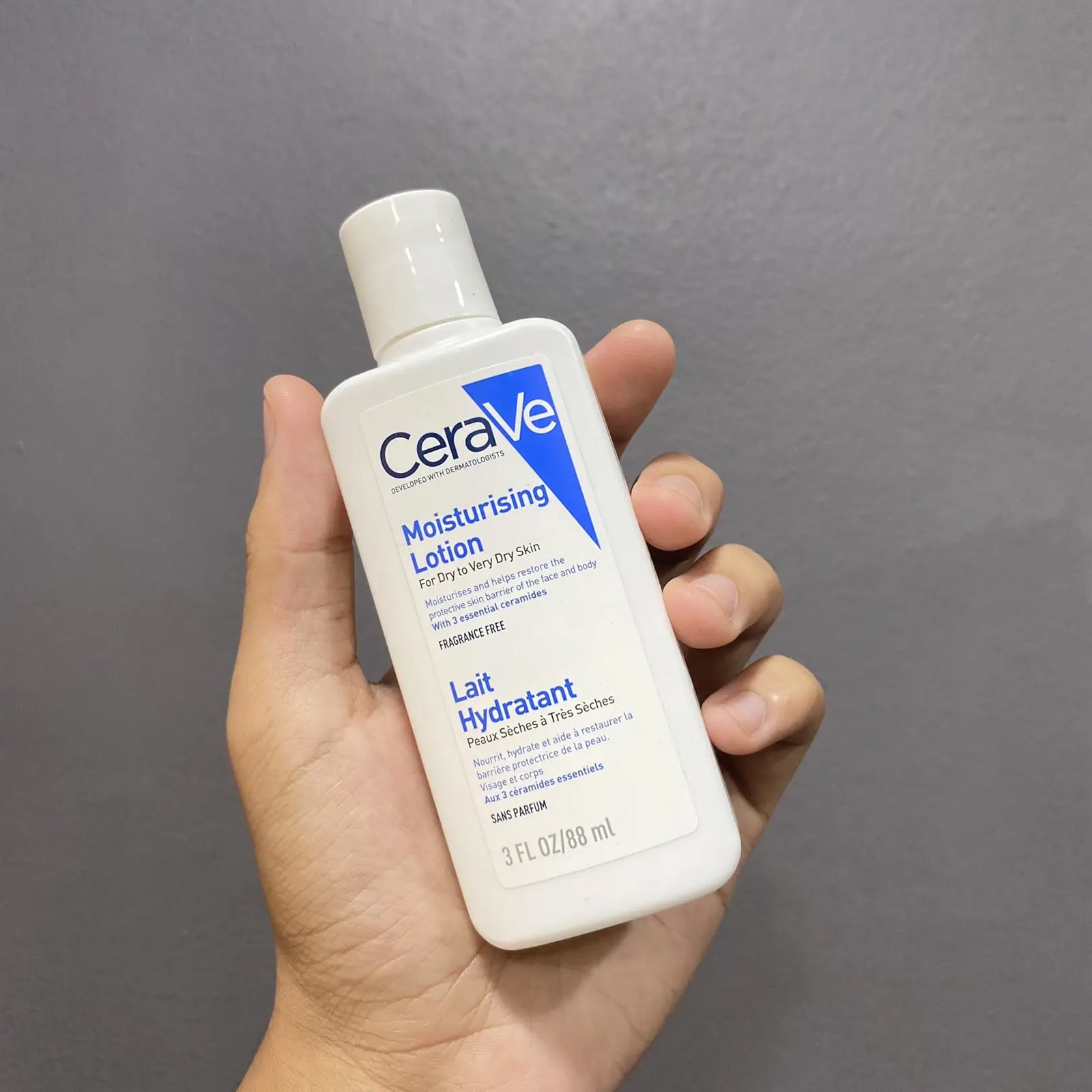 CeraVe Moisturizing Lotion - Daily Face & Body Moisturiser for Dry To Very Dry Skin 236ml